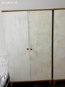 Darujem dve veľké kvalitné skrine
