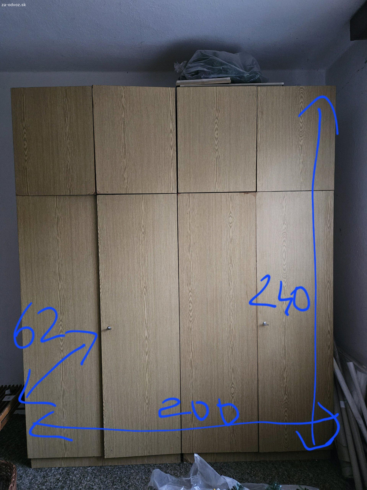 darujem dve veľké skrine