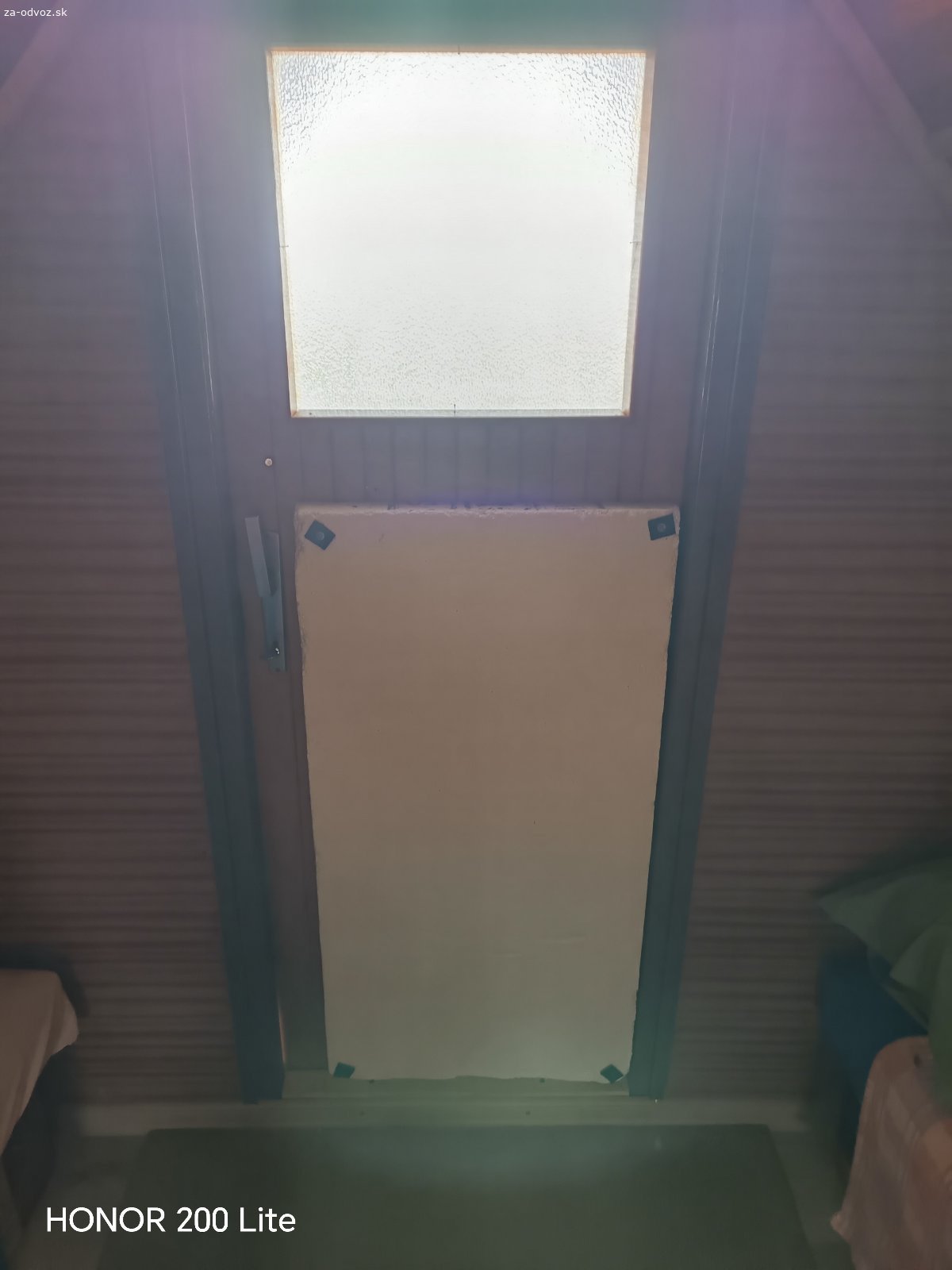 Darujem dvere 63x168 CM ľavé.. Darujem dvere na fotke Osobné Čachtice lepšie volať.