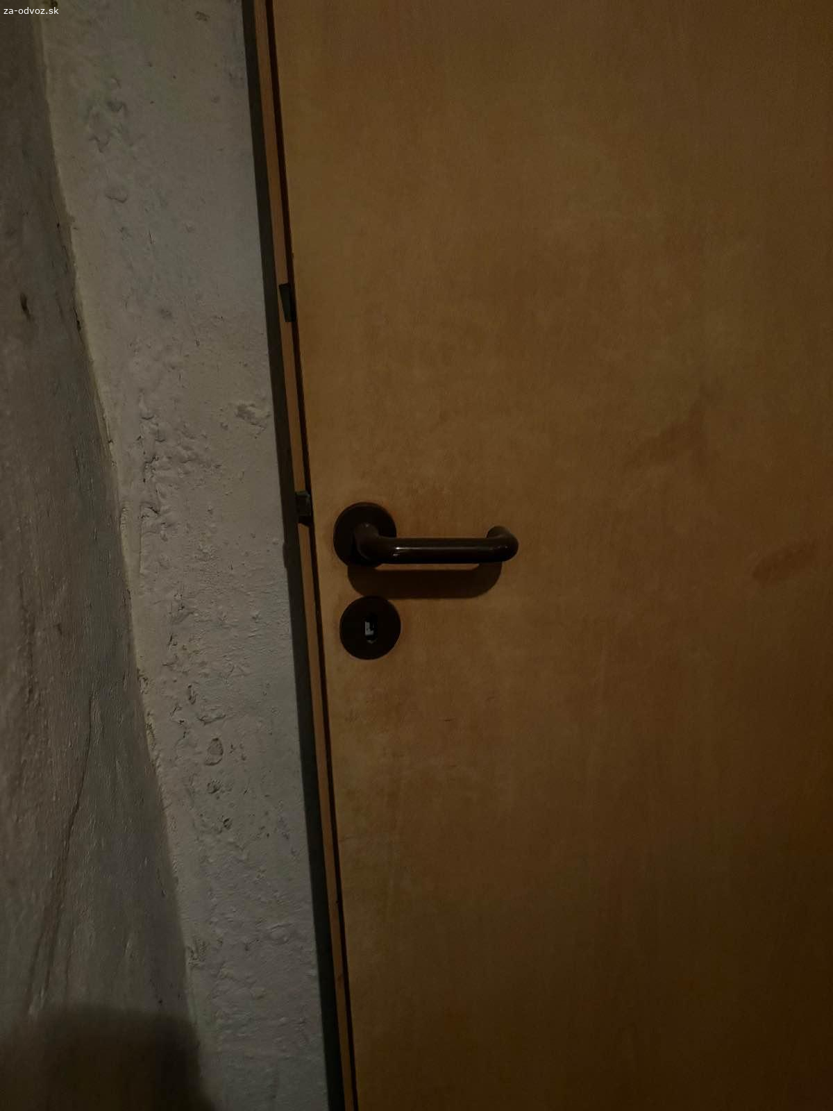 Darujem dvere asi 80tky