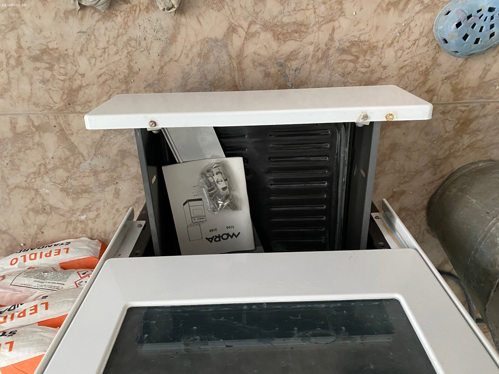 Darujem elektrický sporák s 4 platničkami. Darujem elektrický sporák Mora s 4 platničkami. Nepoužívaný, s návodom.