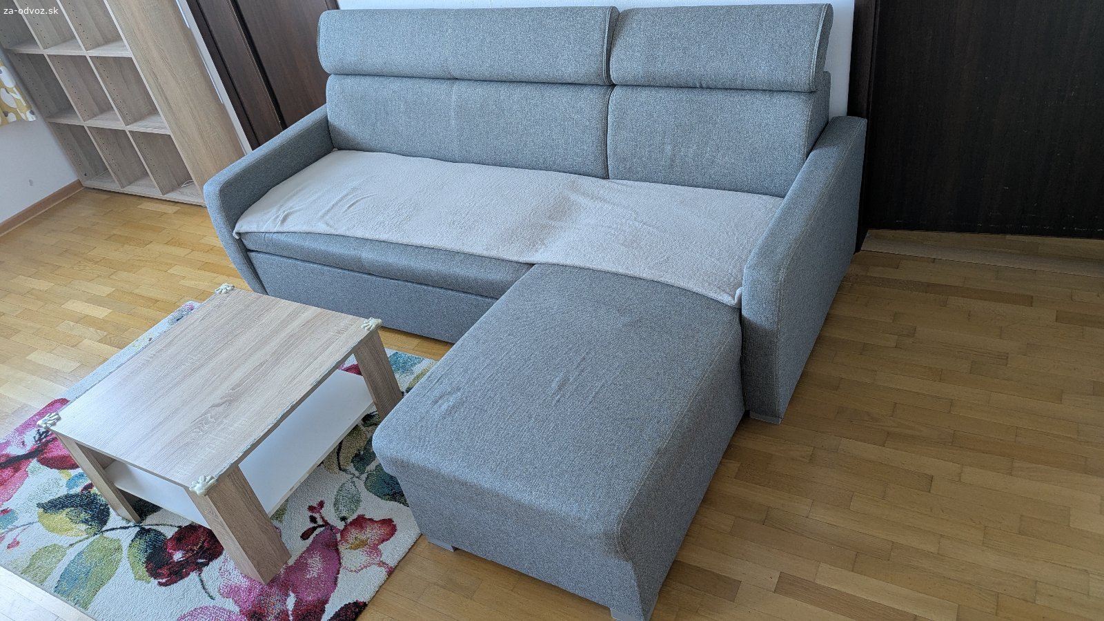 Darujem gauč 200x170cm. Darujem gauč rozmer š200x h170cm. S úložným priestorom. Rozkladací na spanie.