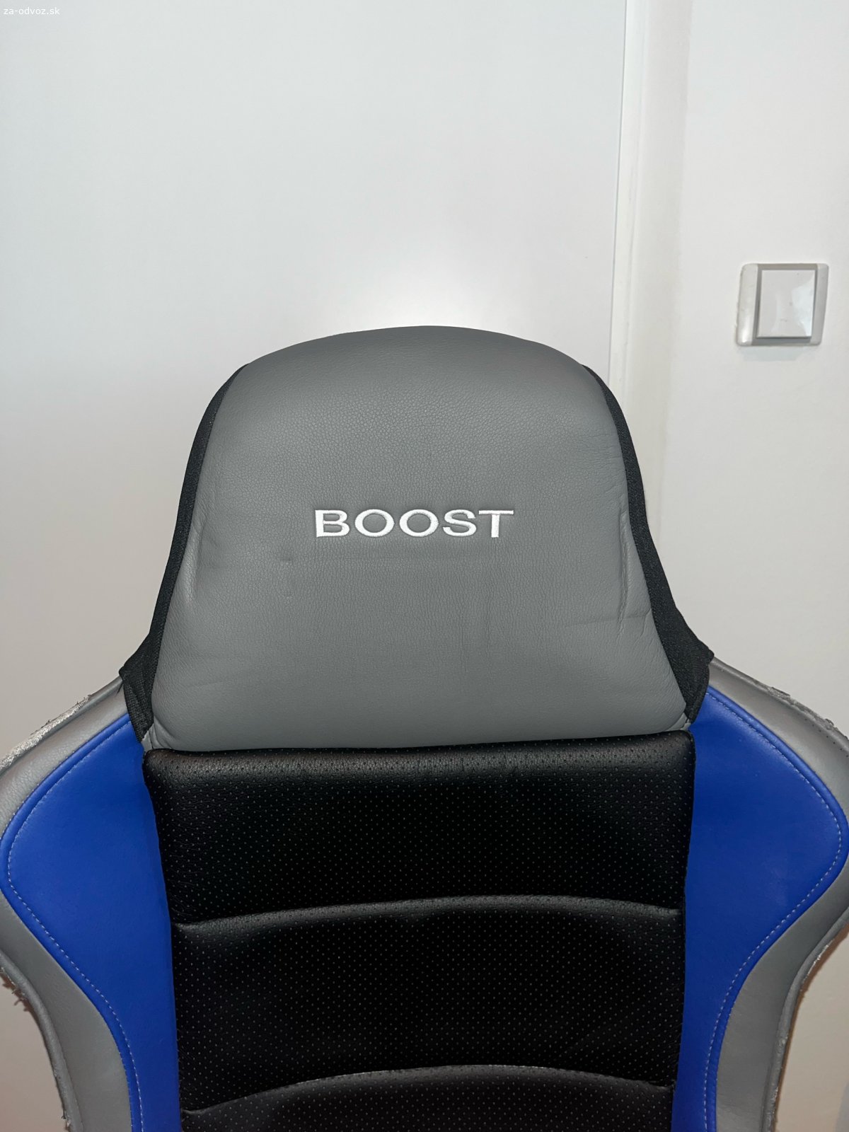 Darujem Hernú Stoličku Boost. V dobrom stave , funguje vsetko , trochu sa treba venovat tej látke iba ked tak