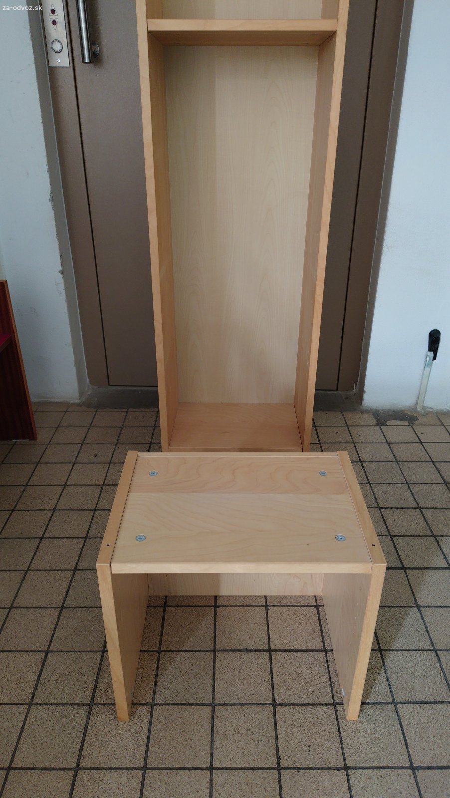 Darujem IKEA regále v 3 dieloch. Darujem IKEA policový systém vo veľmi dobrom stave. IKEA už tento druh nevyrába. Mám 3 také diely, ako je na fotke. K nim je ku každému ešte nadstavcový diel. 

K tomu sú ešte police, ktoré su zbalené. Výška políc sa dá ľuboľne nastaviť.

Rozmery: 40 cm x 202 cm (nadstavec: výška 35cm)

Osobný odber: Bratislava-Staré mesto