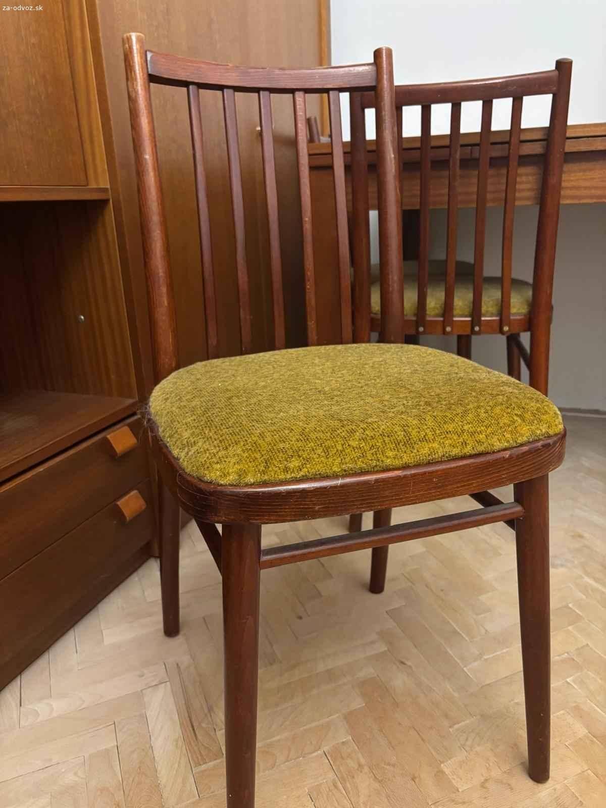 Darujem jedálenský stolík spolu so 4 stoličkami