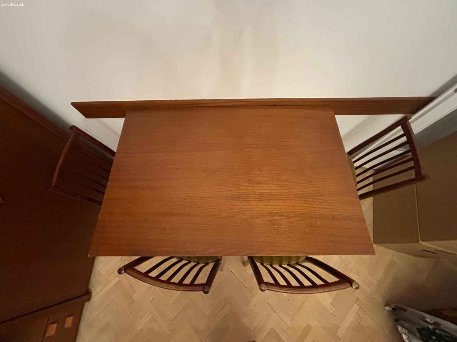 Darujem jedálenský stolík spolu so 4 stoličkami