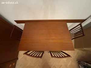 Darujem jedálenský stolík spolu so 4 stoličkami