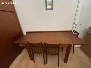 Darujem jedálenský stolík spolu so 4 stoličkami