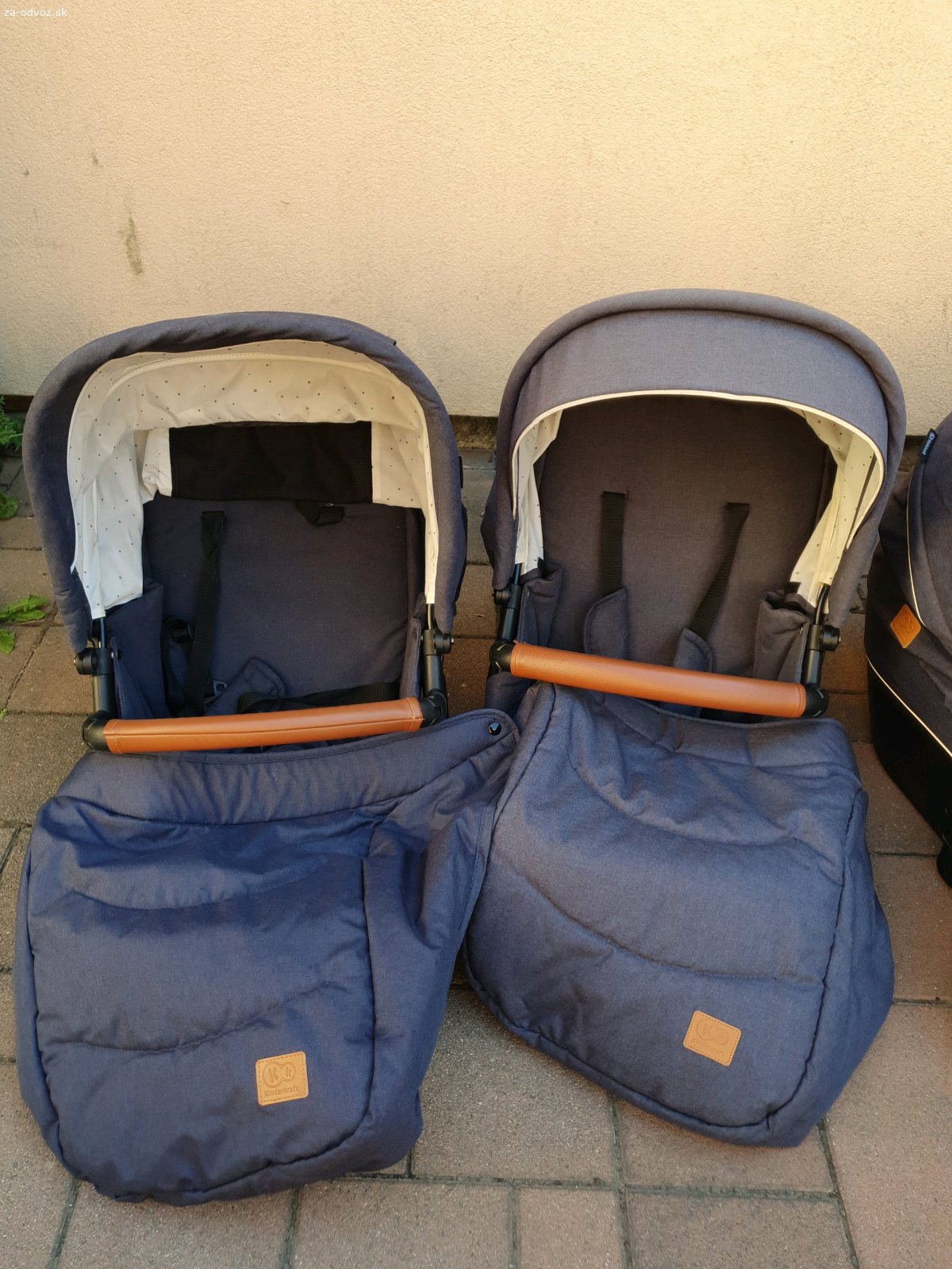 Darujem kocik Kinderkraft 3v1. Darujem kocik Kinderkraft 3v1 pouzivany niekolko rokov pri viacerych detoch.
Ku kociku su
dve autosedacky (k jednemu vajicku su natrvalo adaptery na Valco baby sportak), dve vanicky a dve sportove casti.
Niektore casti su opotrebovane viac, niektore menej, niektore treba ocistit...