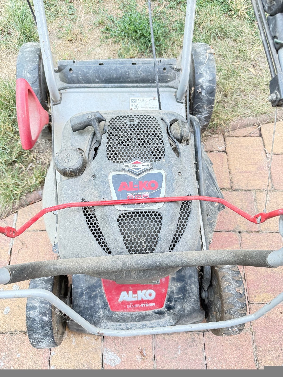 Darujem kosačku. Kosačka Alko.
Motor v poriadku.
Podvozok prehrdzavený v jednom mieste a pohon už nefunguje ideálne