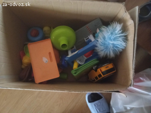 Darujem krabicu hračiek