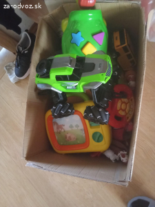 Darujem krabicu hračiek