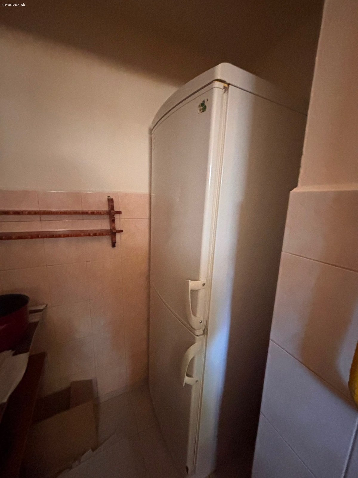 ? DARUJEM KUCHYNSKÚ LINKU AJ S VYBAVENÍM – ZA ODV. ? DARUJEM KUCHYNSKÚ LINKU AJ S VYBAVENÍM – ZA ODVOZ
Možno ešte niekomu dobre poslúži. Darujem celú kuchynskú linku spolu s:
✅ elektrickými spotrebičmi
✅ chladničkou – potrebuje servis
✅ pohármi, staré hrnce, ..
✅ starým nábytkom
✅ 3 starými dverami
Podmienkou je vlastná demontáž a odvoz všetkých vecí.
⚠️ DARUJEM IBA AKO KOMPLET!
Nie po častiach a nie jednotlivé kusy.
Prosím, ozvite sa iba v prípade, že si viete všetko sami odmontovať a kompletne odviezť.