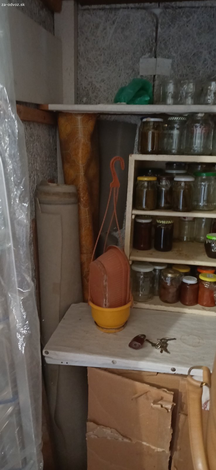 Darujem kvetináče a prepravky. Rôzne veľkosti, aj so zeminou.
