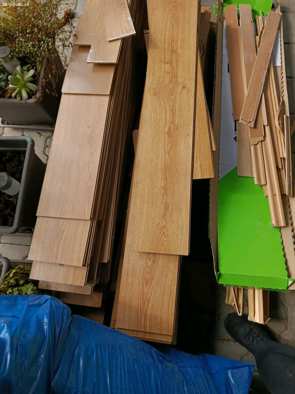 Darujem laminatovu podlahu BA III