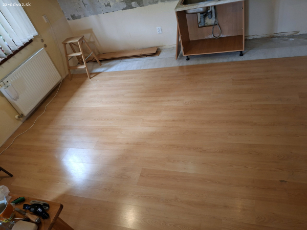 Darujem lamintovu plavajucu podlahu