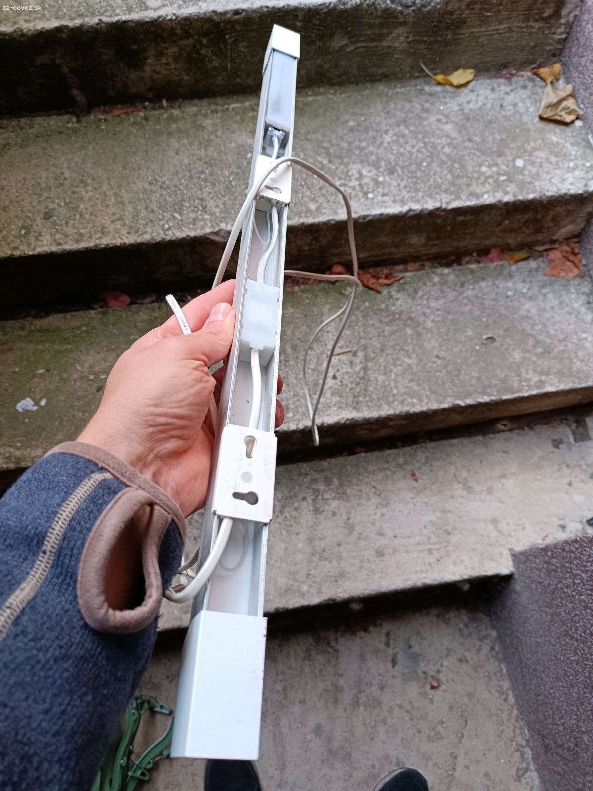 Darujem lampu obi. Darujem pouzivanu lampu, ktoru sme mali v kuchyni. Je z OBI.