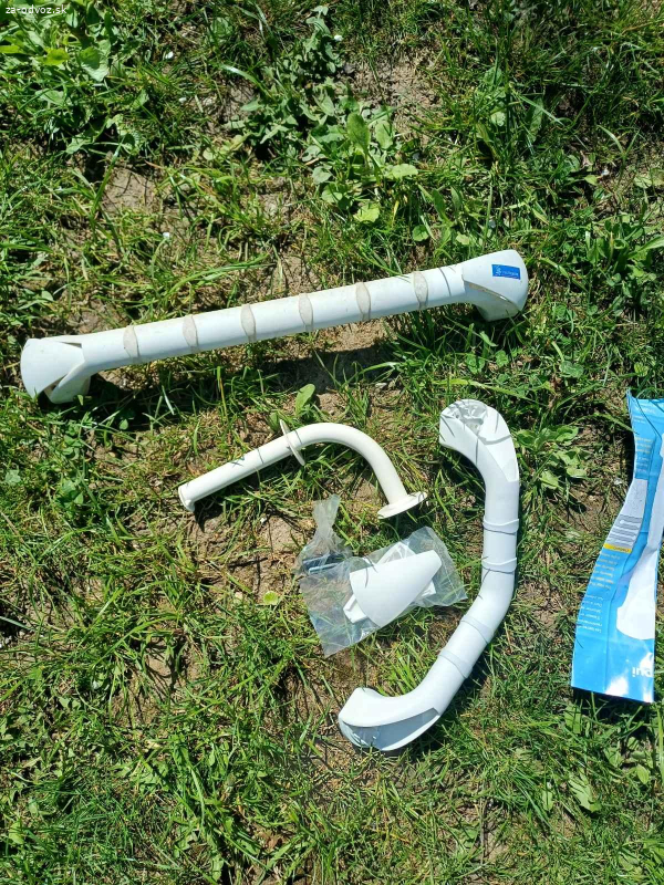 Darujem madlá do kúpelne, držiak na wc papier.