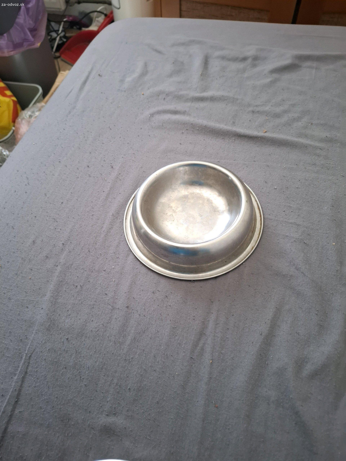 darujem misky a stojan