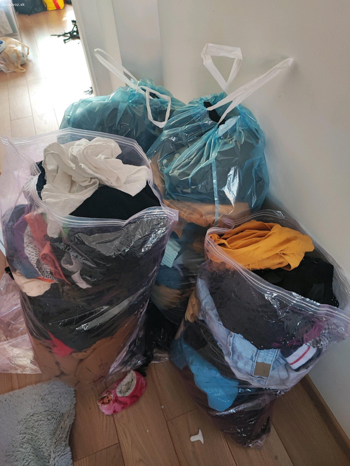 darujem mix dámskych,detských veci