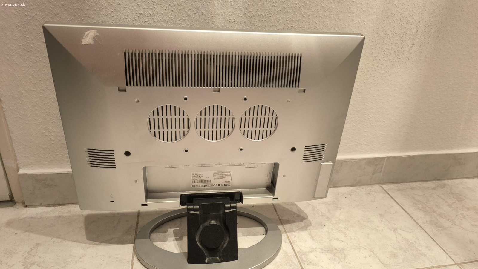Darujem monitor 22