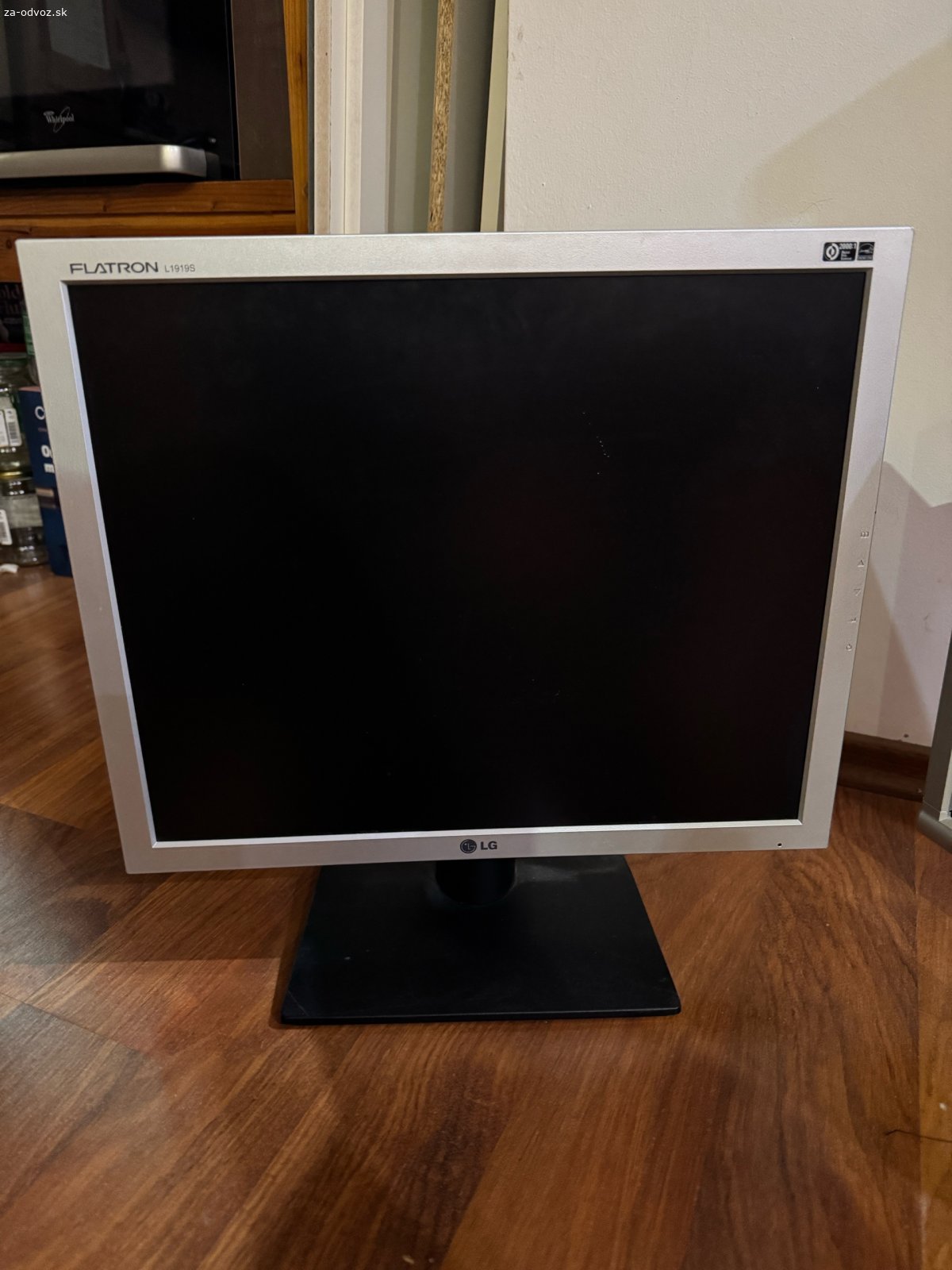 darujem monitory. staršie funkčné monitory. Acer, LG a Siemens.