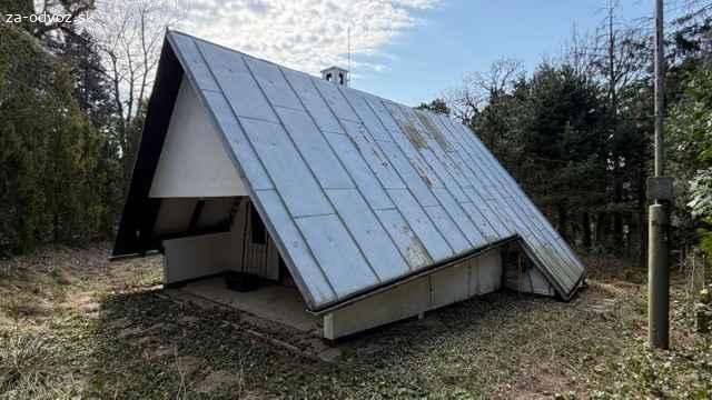 Darujem na rozobratie chatu s pristreskom