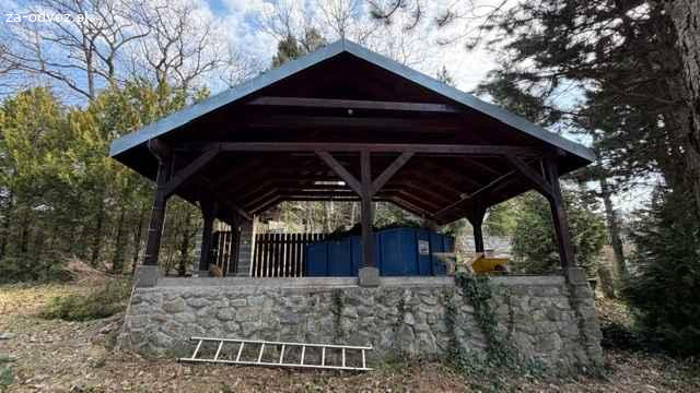 Darujem na rozobratie chatu s pristreskom