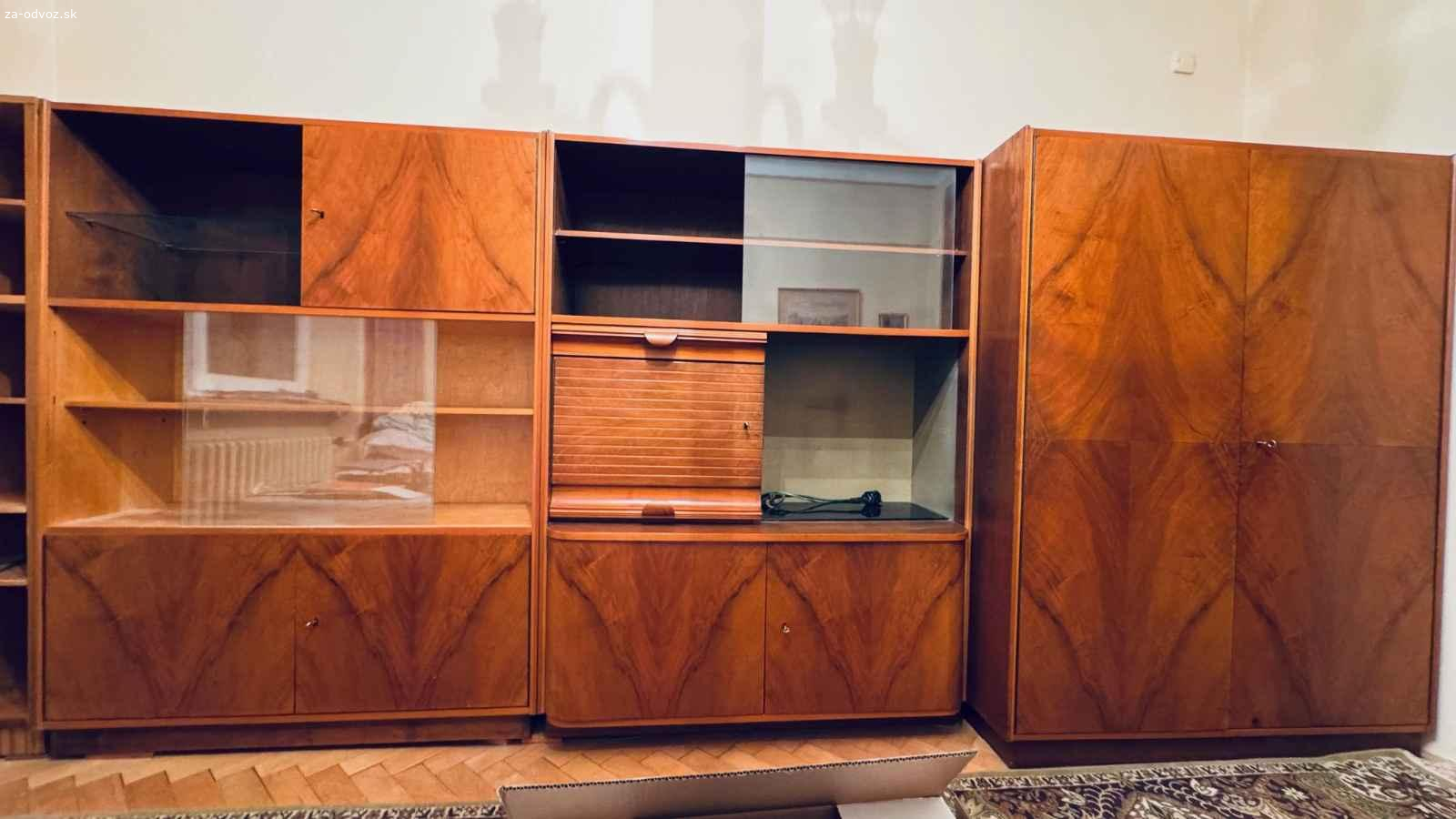 Darujem nábytkovú stenu - dyhované drevo