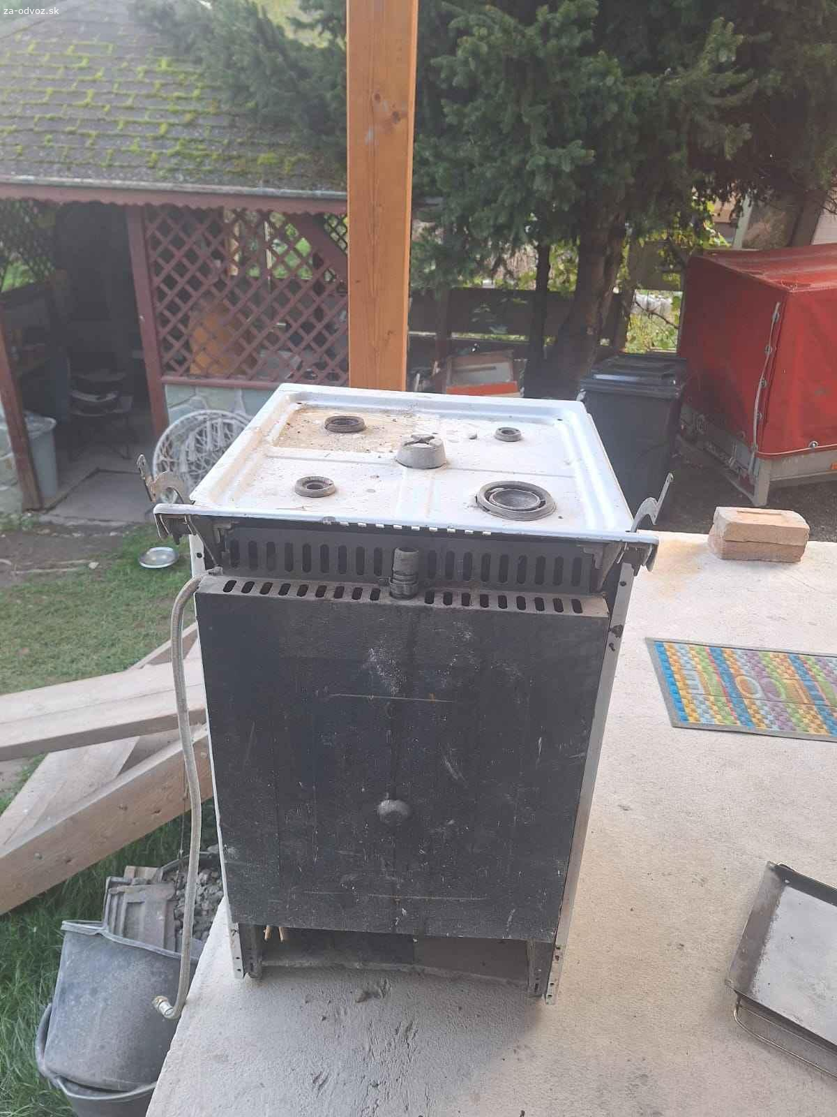 Darujem nefunkčný sporák