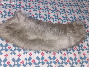 Darujem nový kožušinou golier.