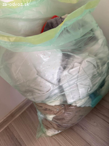 Darujem oblečenie a plysakov