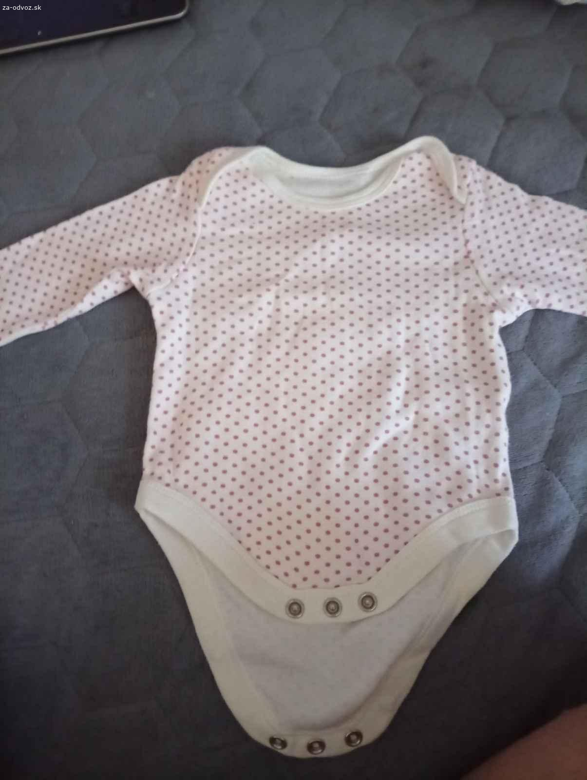 Darujem oblečenie pre dievča