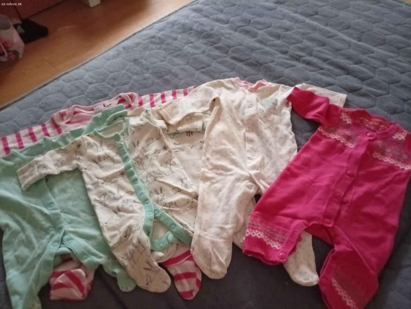 Darujem oblečenie pre dievča