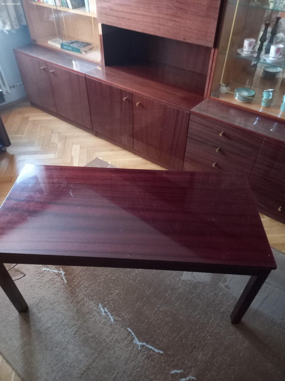 Darujem obývačkou stenu