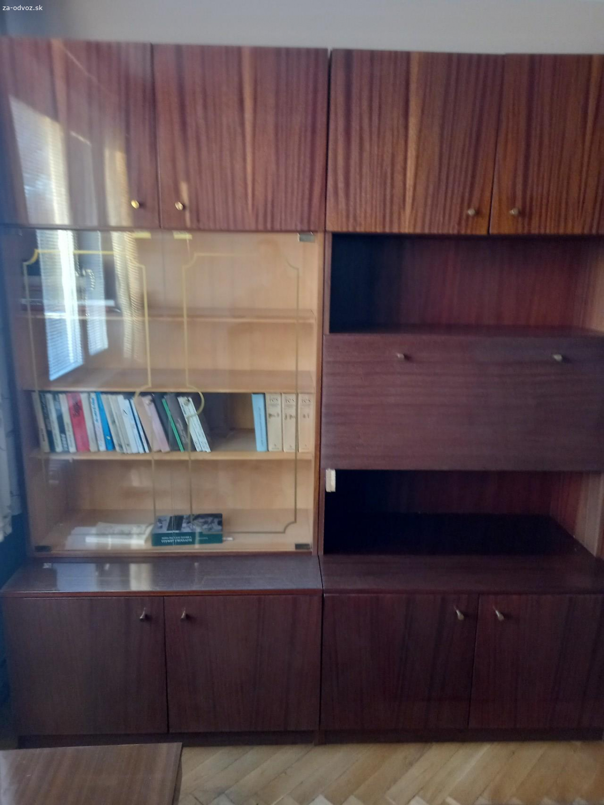 Darujem obývačkou stenu