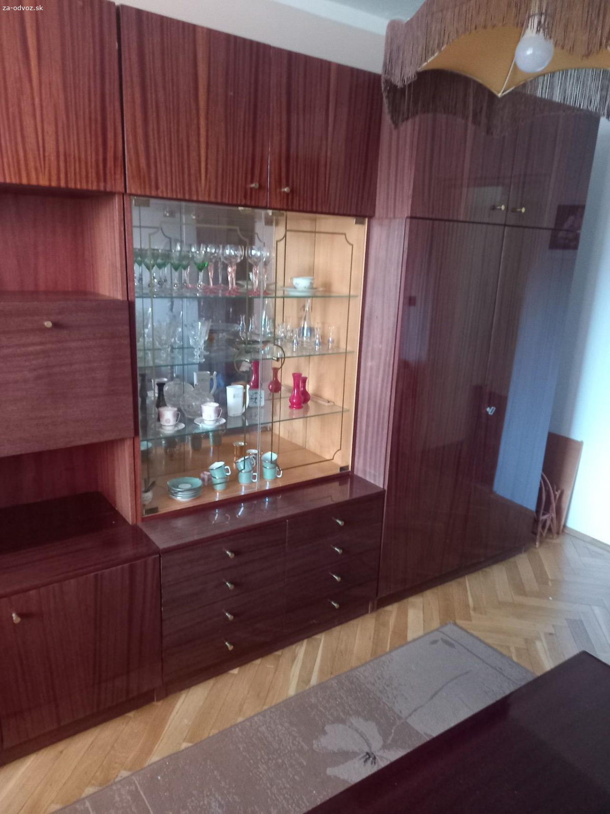 Darujem obývačkou stenu