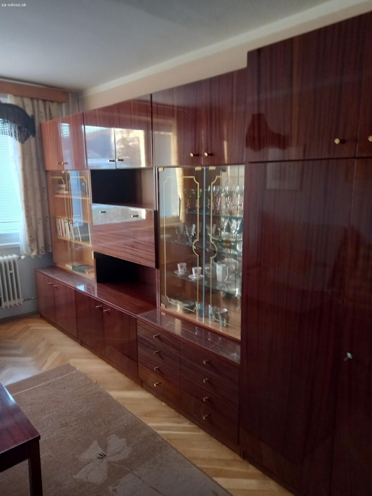 Darujem obývačkou stenu