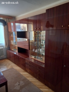 Darujem obývačkou stenu