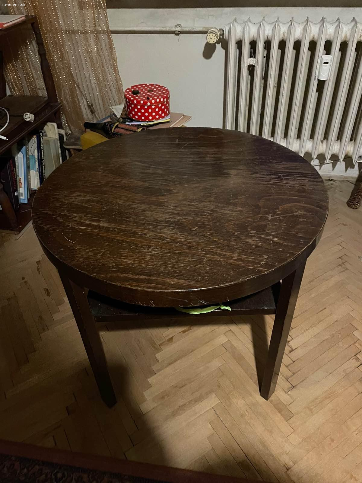 Darujem okrúhly dreveny stolík