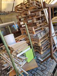 Darujem palety a drevo