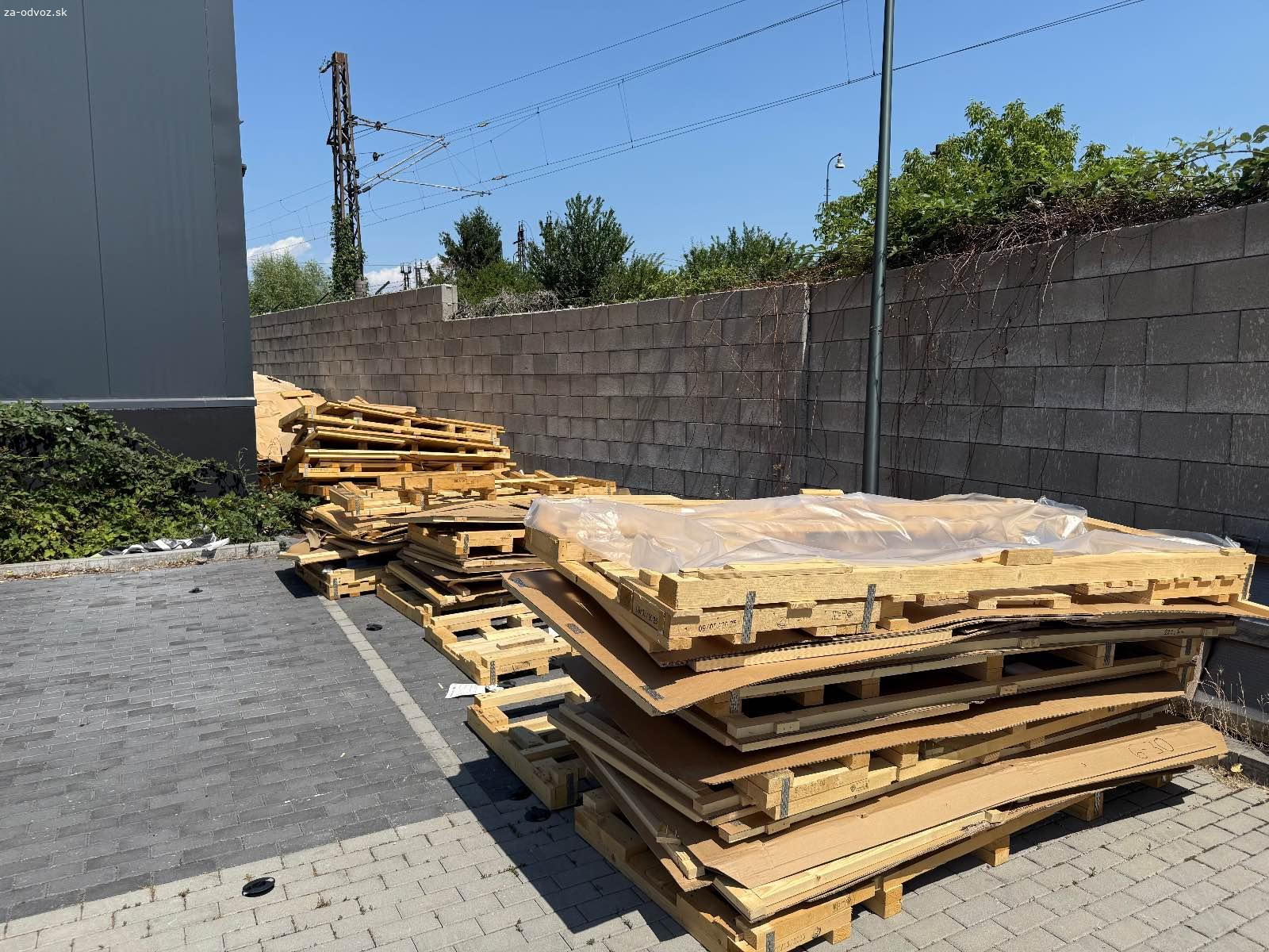 Darujem palety a kartóny