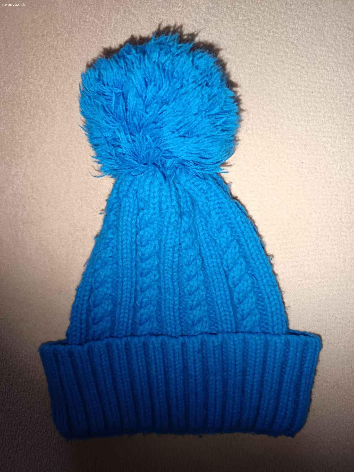 Darujem peknú teplú čiapku.