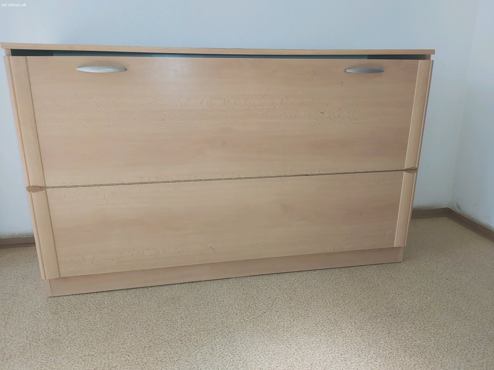 Darujem perinák.. Darujem svetlý perinák. Rozmery: Šìrka 135 cm, hĺbka 45 cm, výška 82,5cm