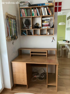 Darujem písací stôl a policu