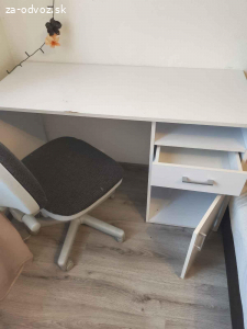 Darujem písací stôl a stoličku
