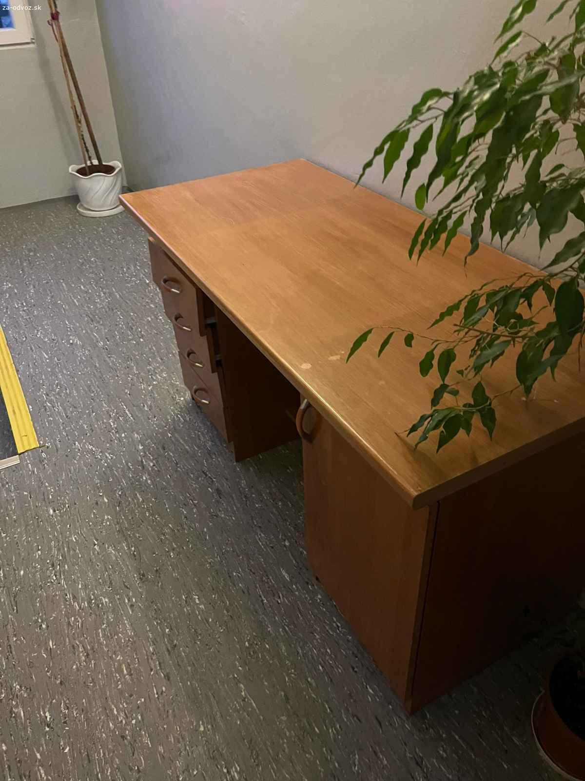 Darujem písací stôl
