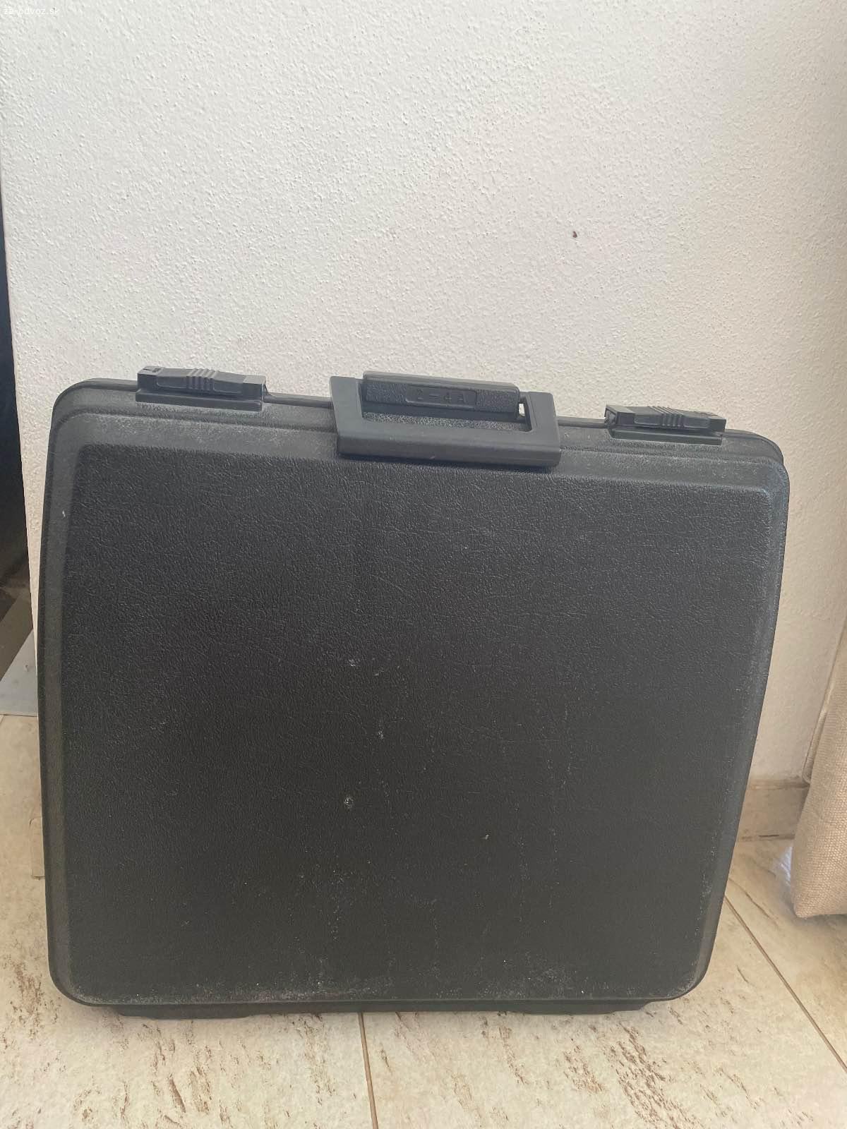 Darujem písací stroj