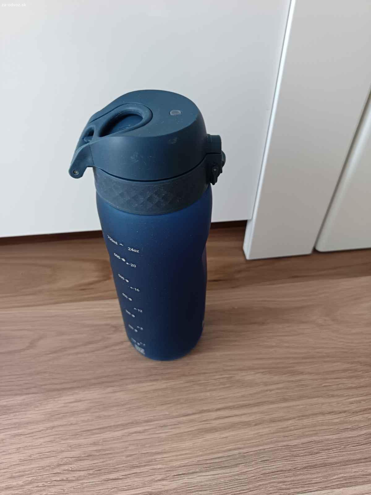 Darujem plastovú fľašu