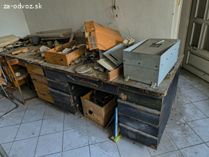 Darujem plechove a drevene skrine